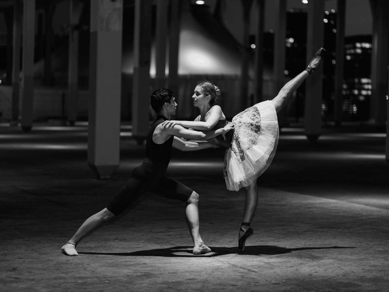 2 ballet dancers, the woman on pointed toe, black and white
