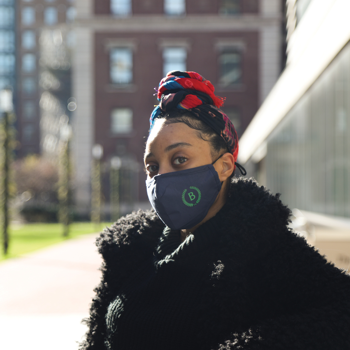 Headshot of Naomi Jones wearing a Barnard health ambassador mask