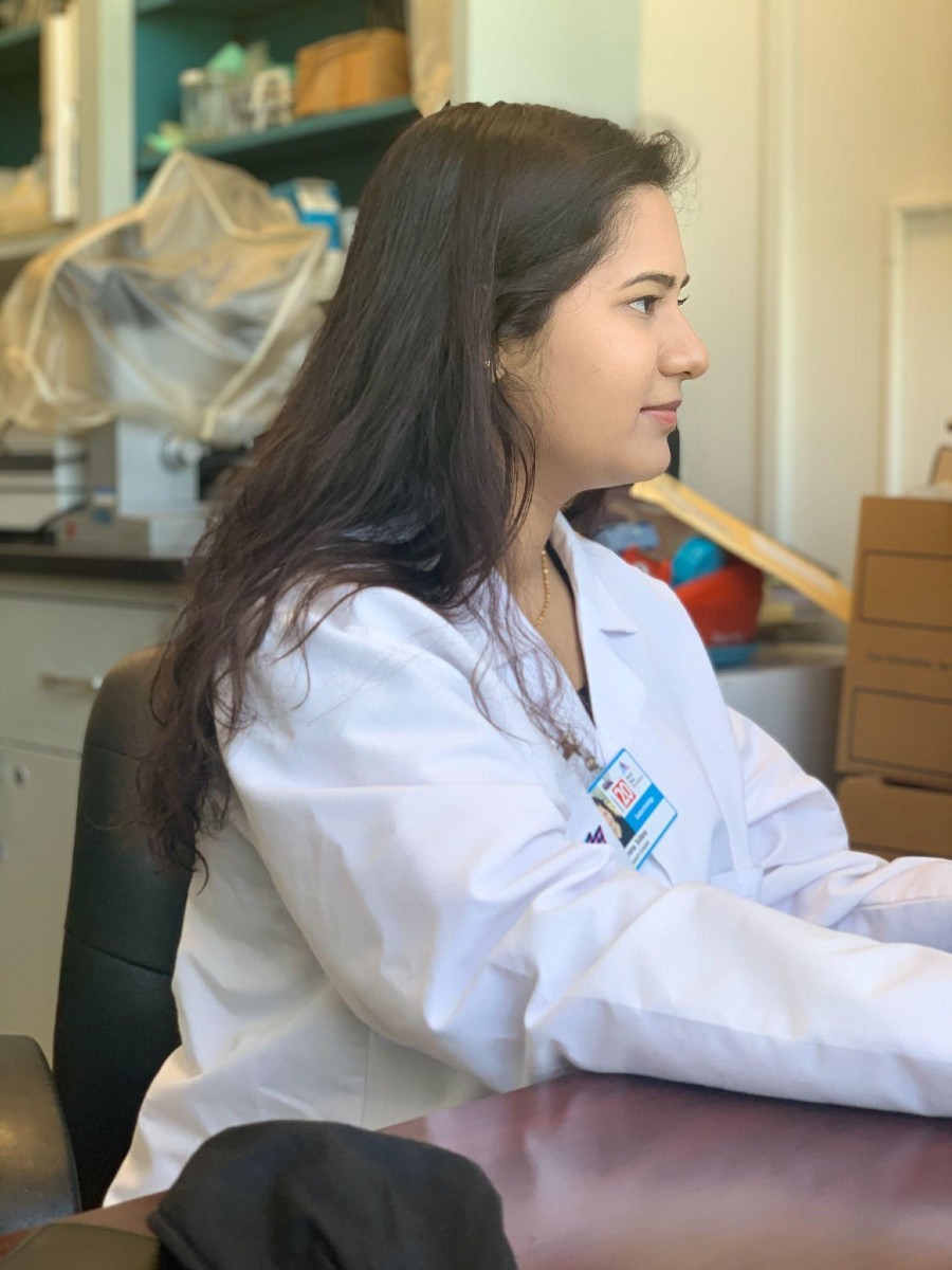 Tamima Sultana analyzing data in the biology lab at mount sinai