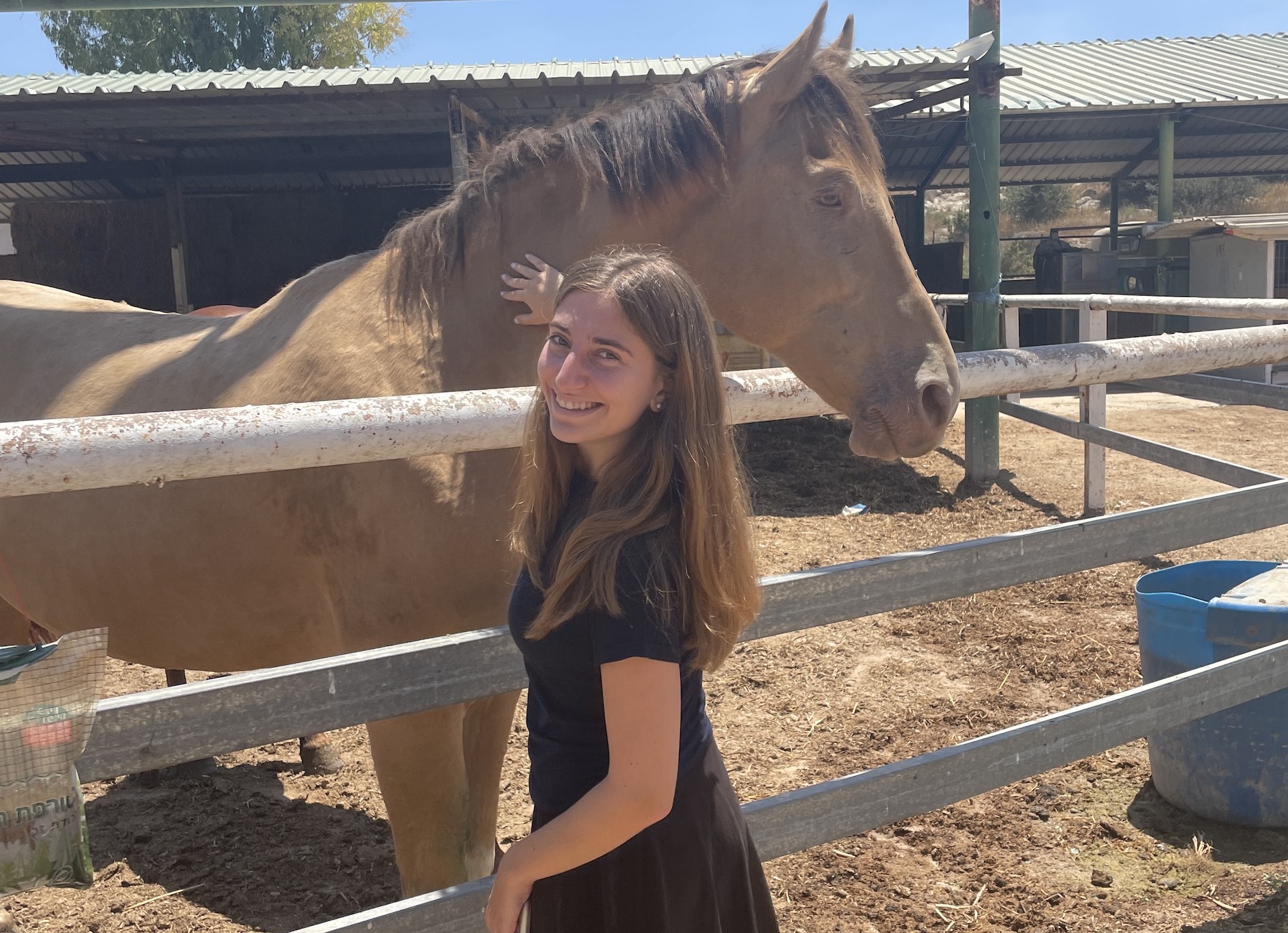 Avigail Greenberg '25 with horse