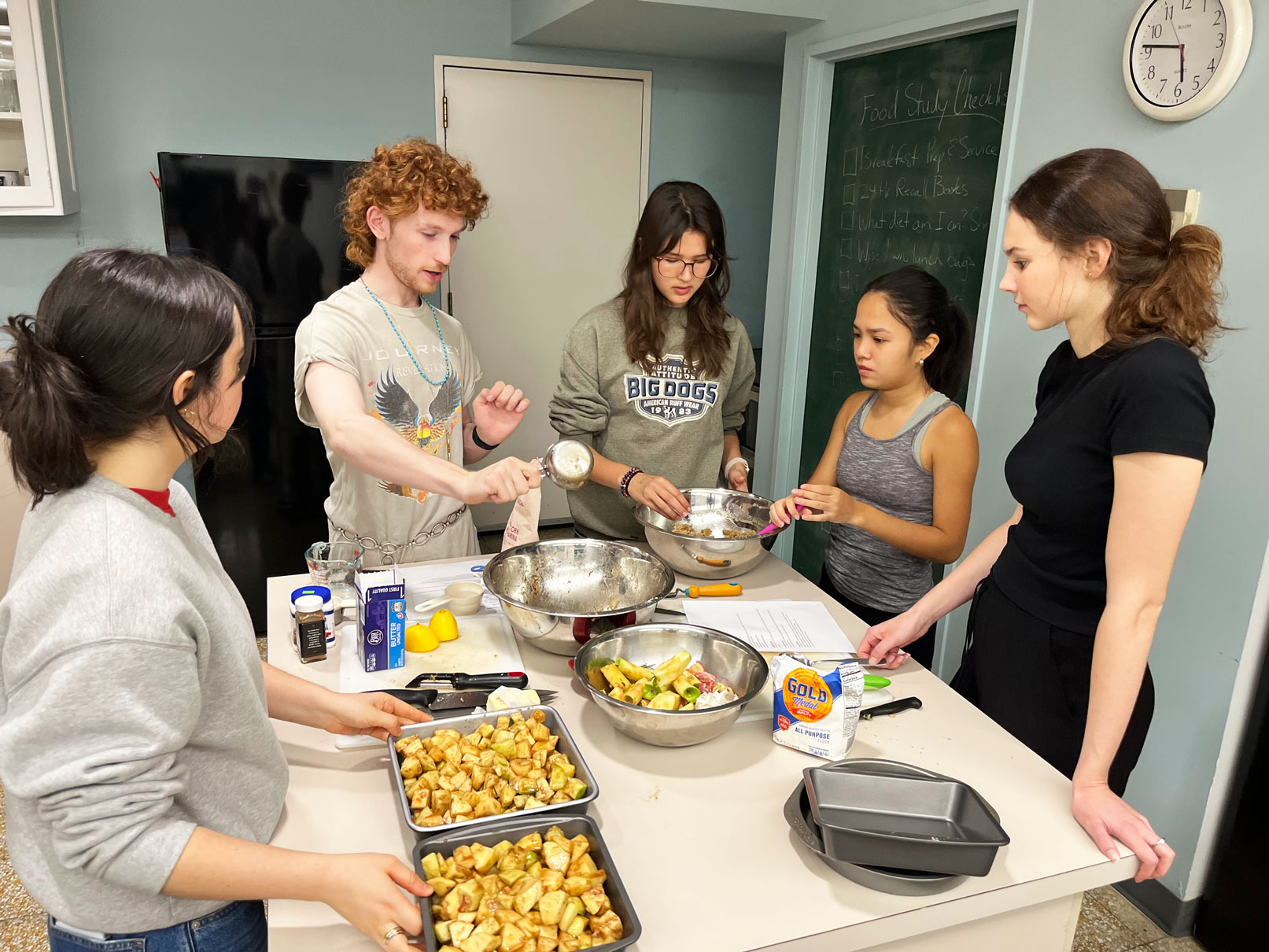 Students-in-kitchen-with-potatoes-and-vegetables