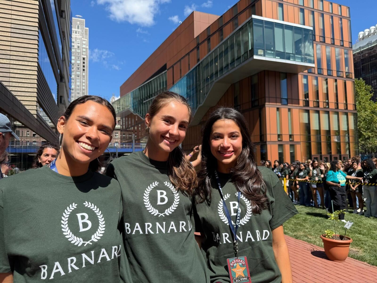 Lucia Gelobter ‘25, Eva Dec-Prat ‘25, and Camila Hernandez Arrellano ‘25 post for a photo on move-in day.