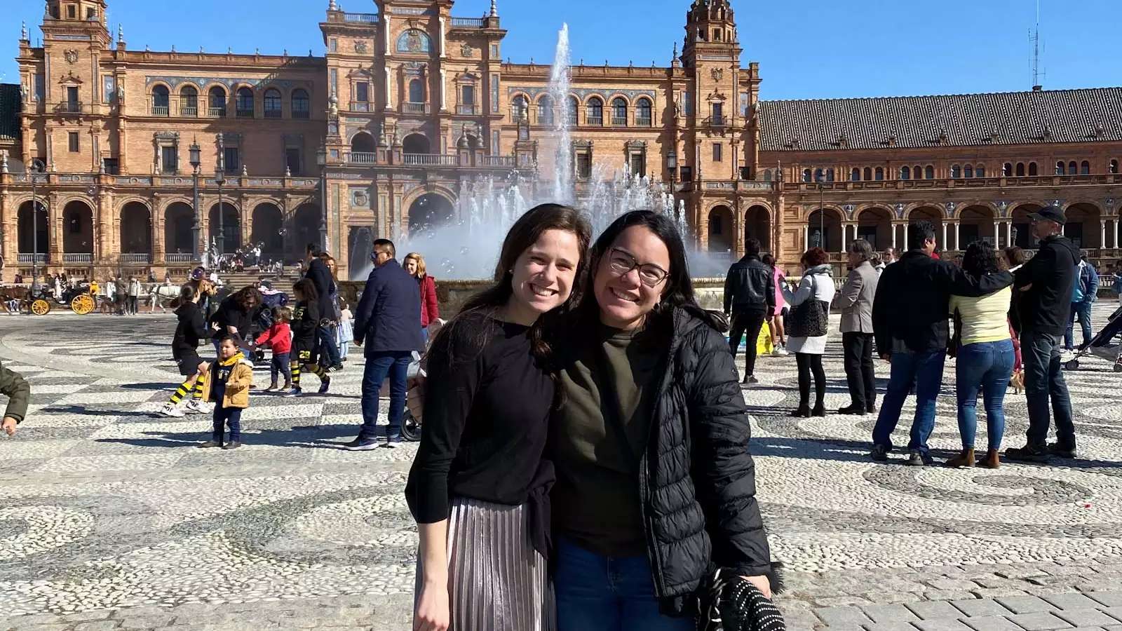 2 young women in front of a fountain in Spain