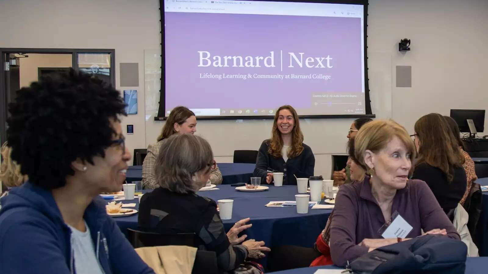 Alumnae having a casual discussion around a table