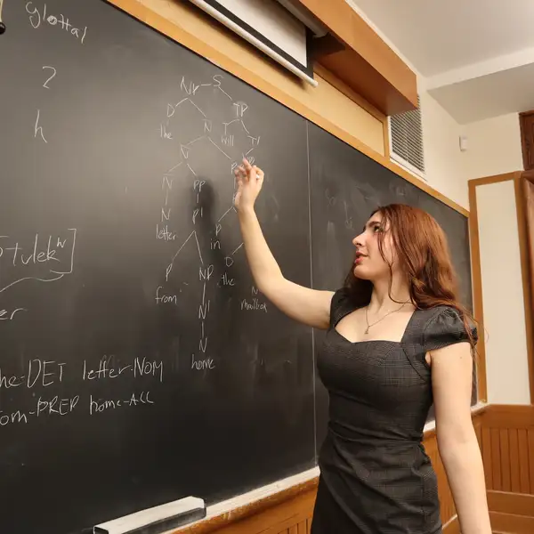 Eliana Steele '26 in linguistics class 