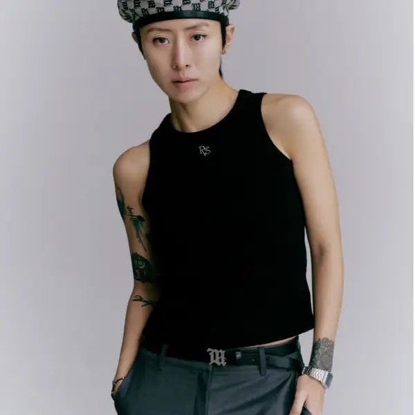Dancer standing with a hat on