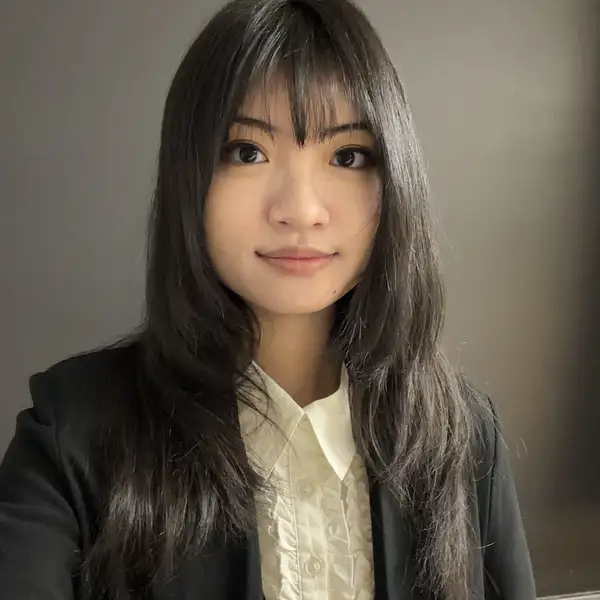 Elena Peng Headshot