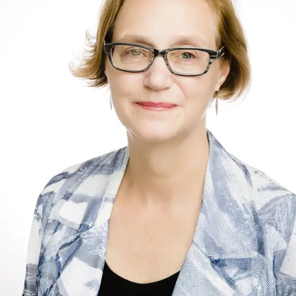 Karen Fairbanks headshot