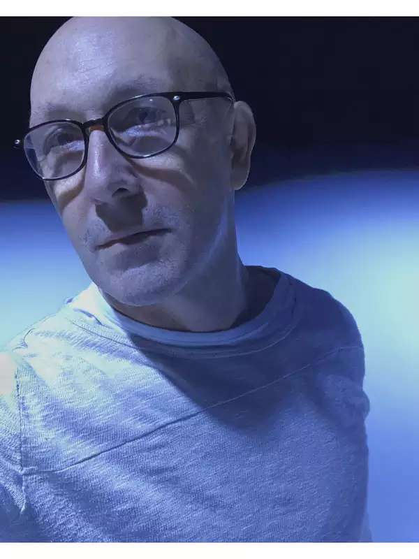 Guy de Lancey headshot in movement lab