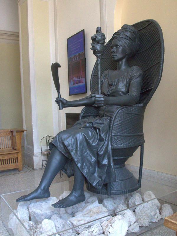 Queen Mary statue in Barnard Hall, side view
