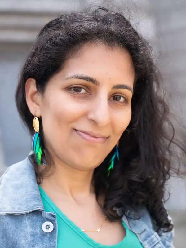 Nina Sharna, headshot by Ricardo Horatio Nelson