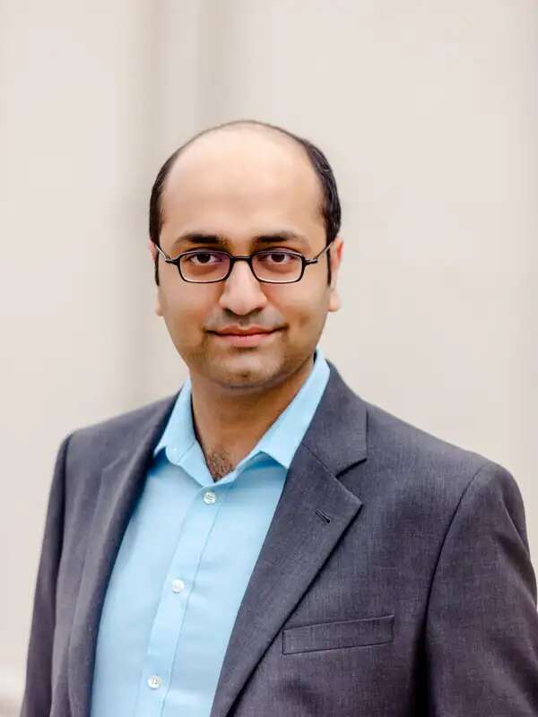 Ahmer's headshot