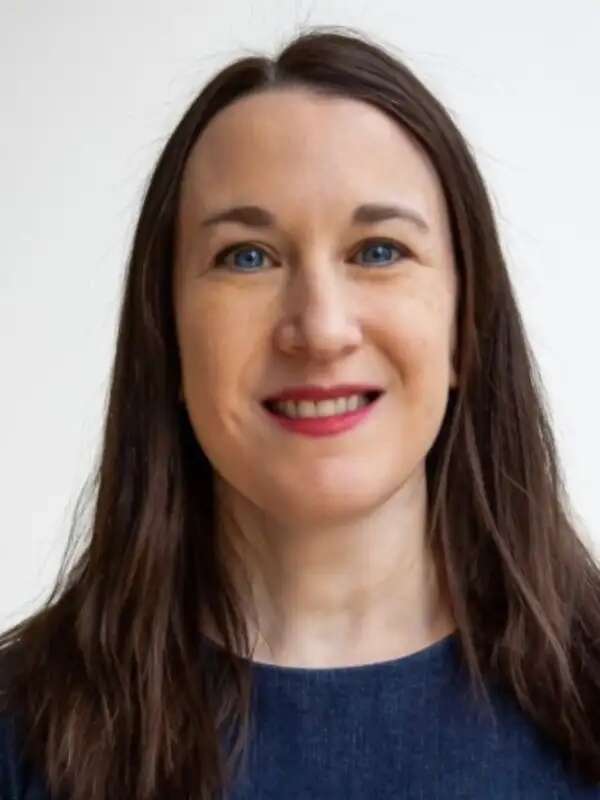 ellen casey headshot