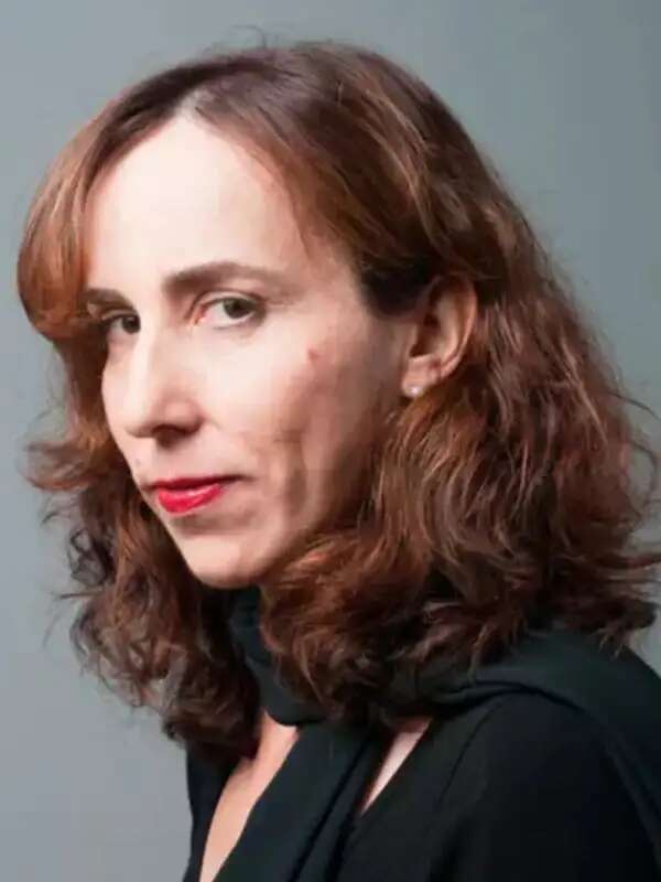 Elizabeth Bernstein headshot