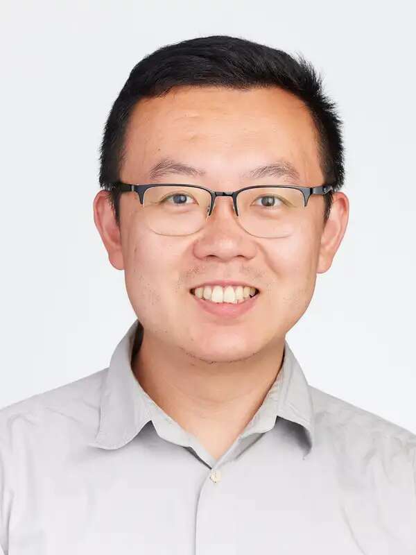 Mike He Headshot