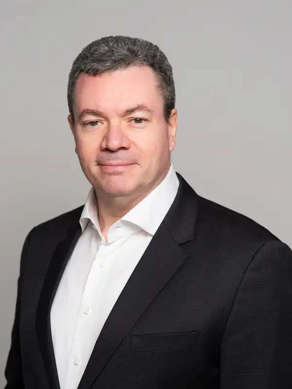 Jonathan Keller Headshot