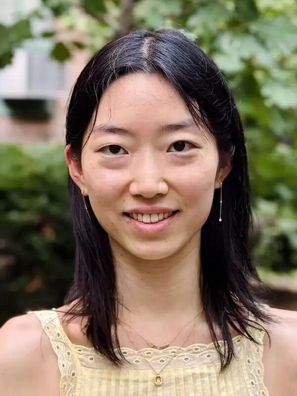 Elaine Li Headshot