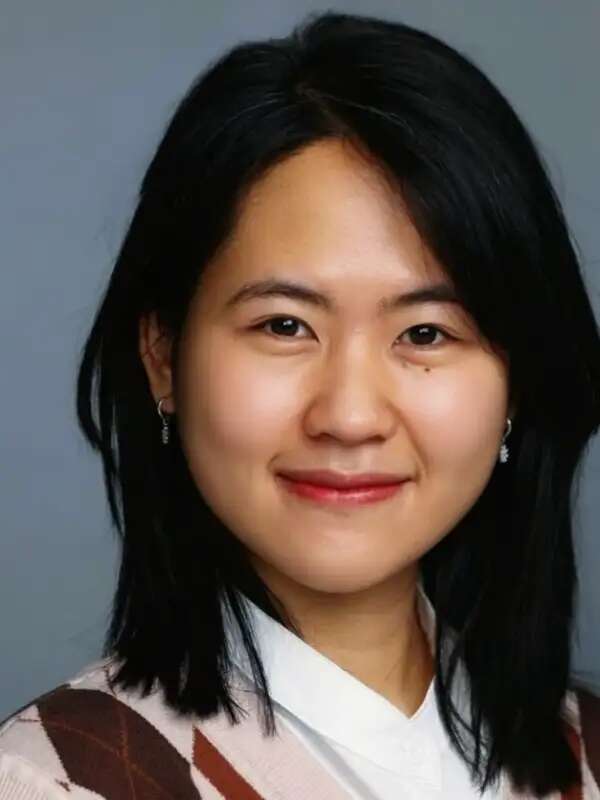 Thuy Nguyen Headshot