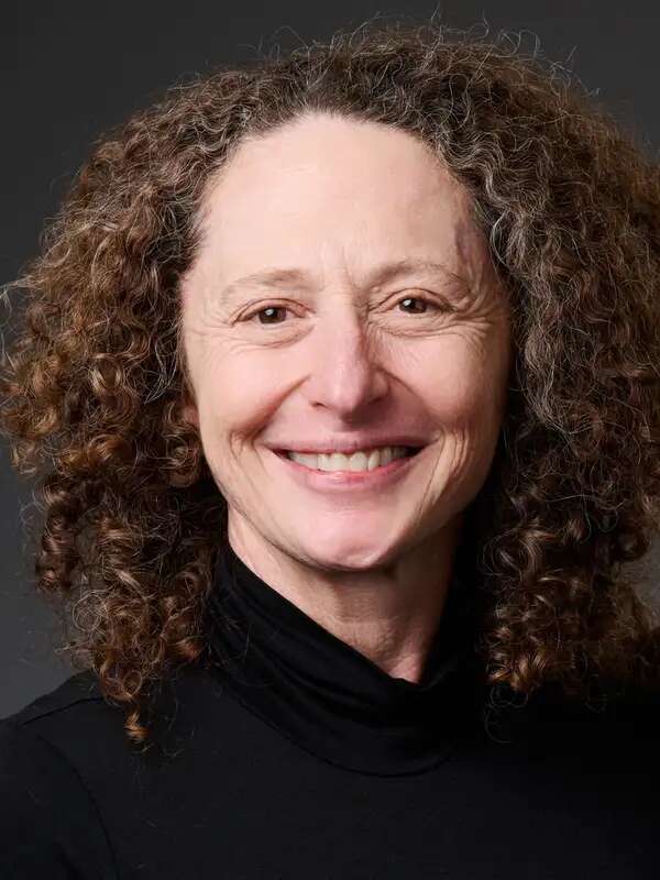 Debbie Becher Headshot