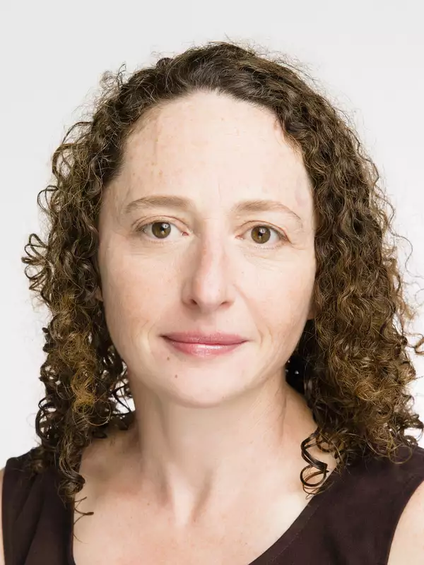 Debbie Belcher headshot