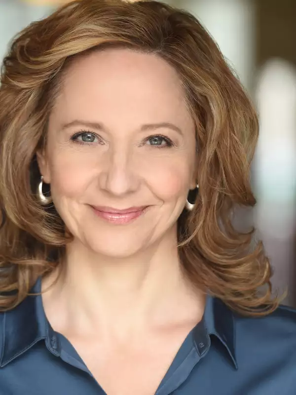 Tara Well headshot