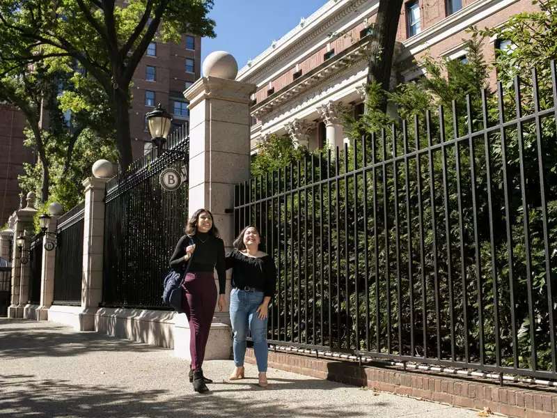 Students walking along broadway