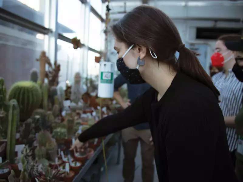 Students in the Barnard greenhouse