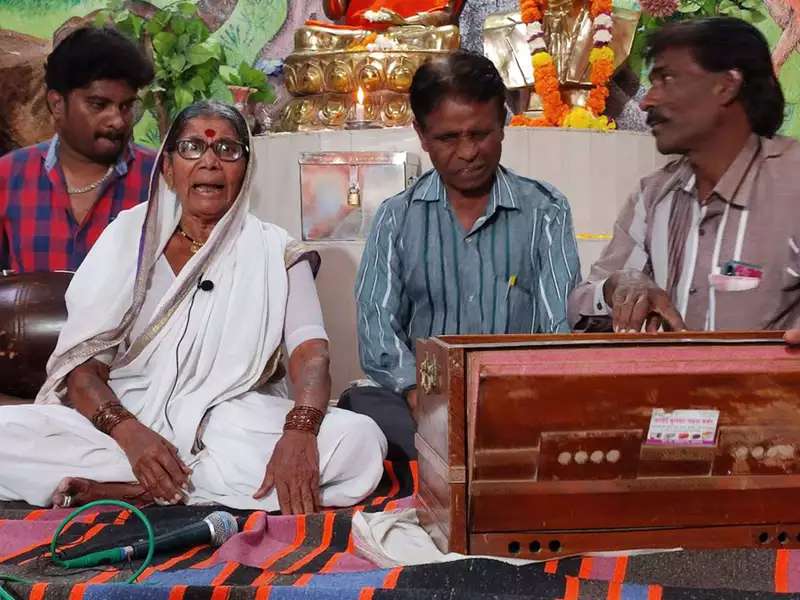 Elderly woman sings anti-caste songs with three musicians