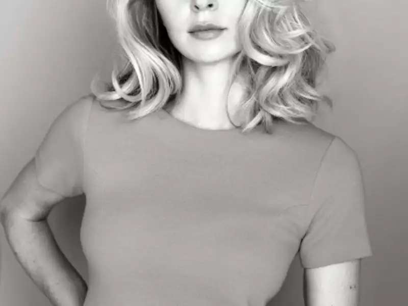 Indesign/spring 2013/lily Koppel Salon Bw Opt.jpg