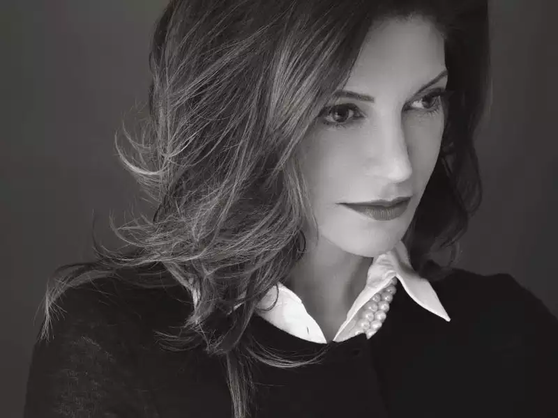 Indesign/winter 2016/nina Ansary Bw Opt.jpg