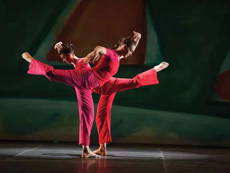 Jamie Scott '05 dancing with another person on a stage