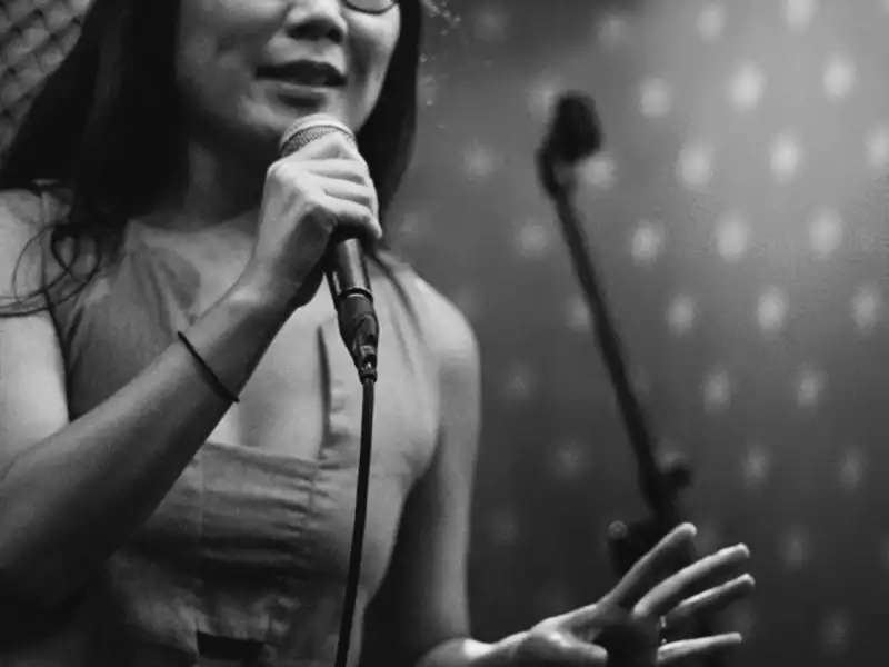 Jiji Lee ’01