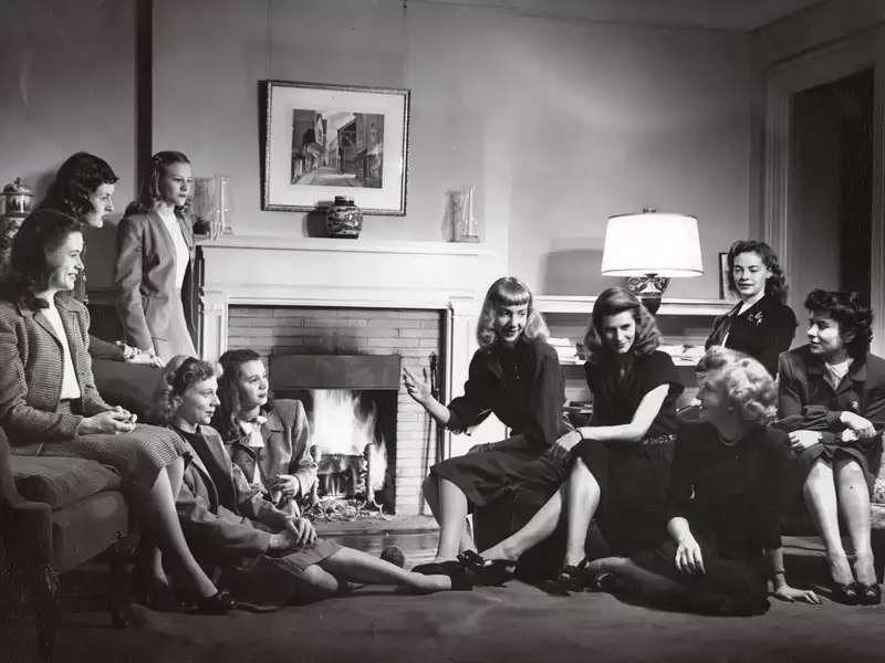 News/images/brooks Apt Fireplace 46.jpg